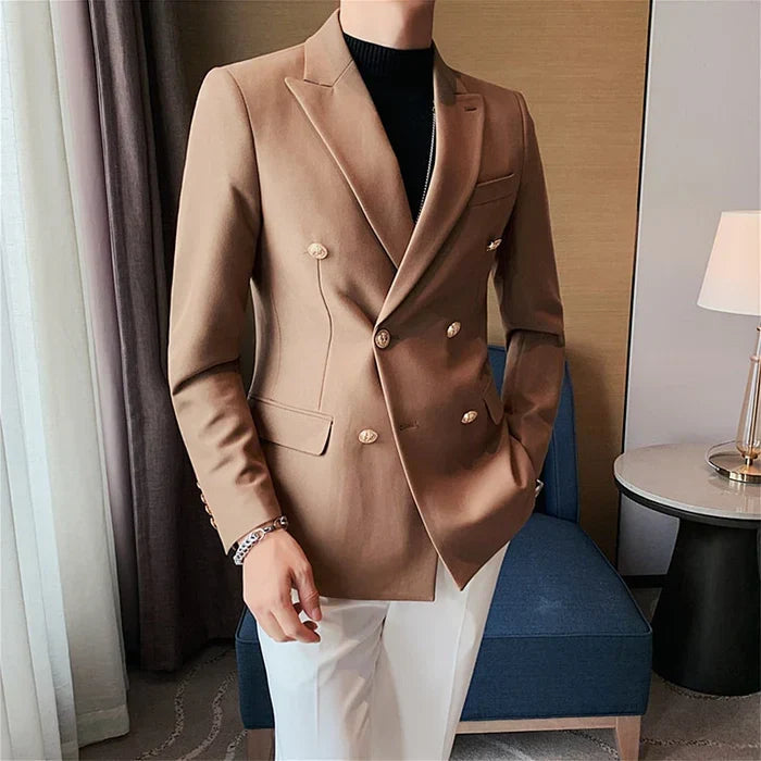 Blazer Masculino de Abotoamento Duplo Romenzi RZ936 em detalhe, blazer sustentável em tecido ecológico que oferece conforto, caimento perfeito e sofisticação.