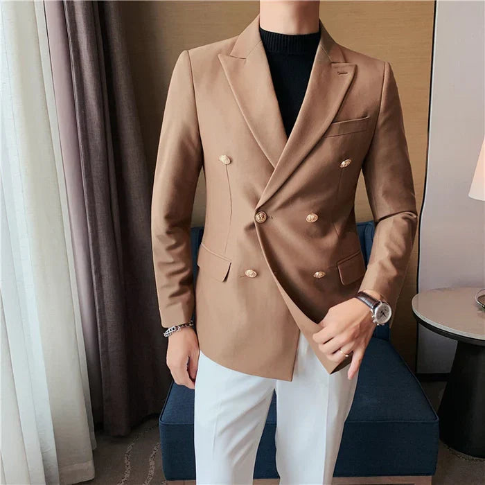 Blazer Masculino de Abotoamento Duplo Romenzi RZ936 em detalhe, blazer sustentável em tecido ecológico que oferece conforto, caimento perfeito e sofisticação.