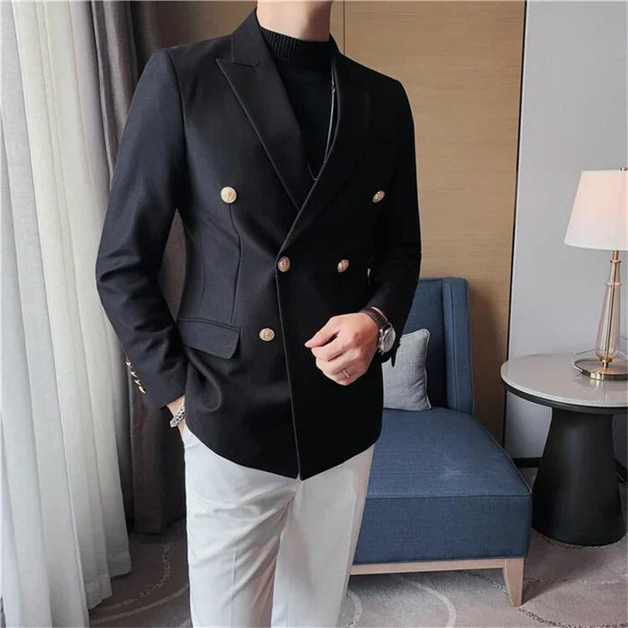 Blazer Masculino de Abotoamento Duplo Romenzi RZ936 em detalhe, blazer sustentável em tecido ecológico que oferece conforto, caimento perfeito e sofisticação.