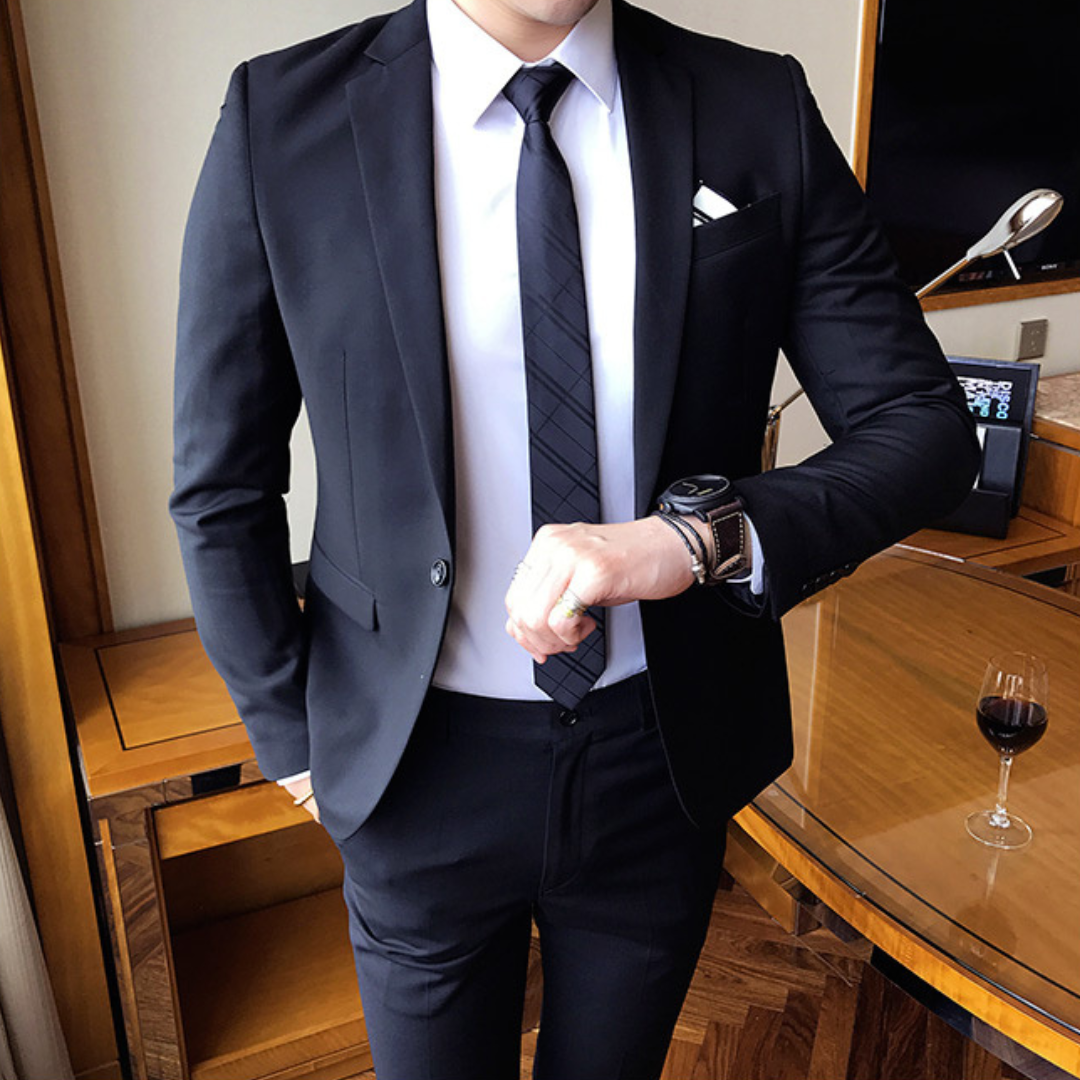 Blazer Masculino Executivo Romenzi RZ776 em detalhe, confeccionado em poliviscose de alta qualidade com caimento perfeito e estilo sofisticado.