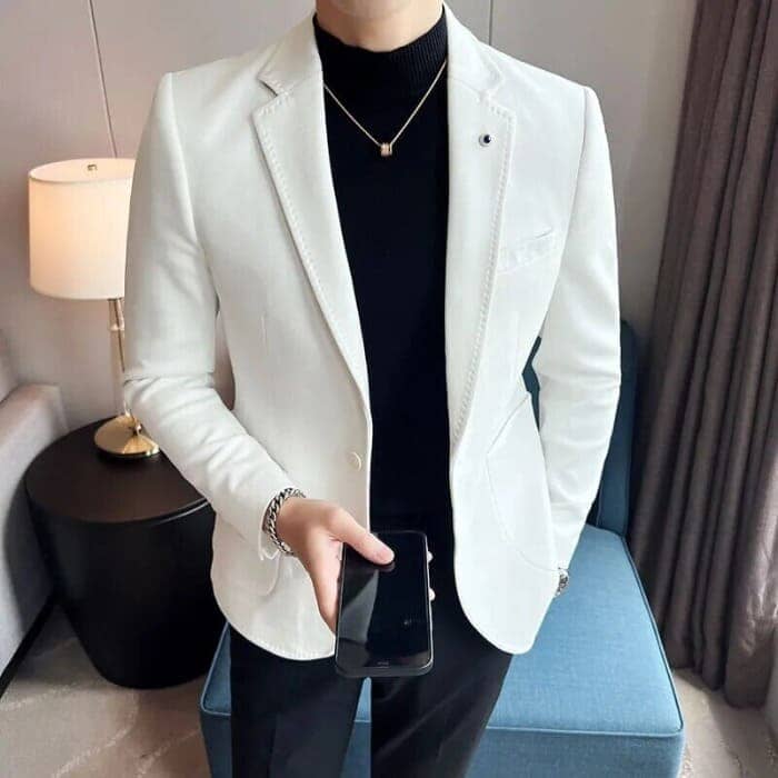 Blazer Masculino Romenzi Gentleman RZ920 em detalhe, blazer sofisticado em materiais de alta qualidade que oferece caimento impecável e estilo elegante.