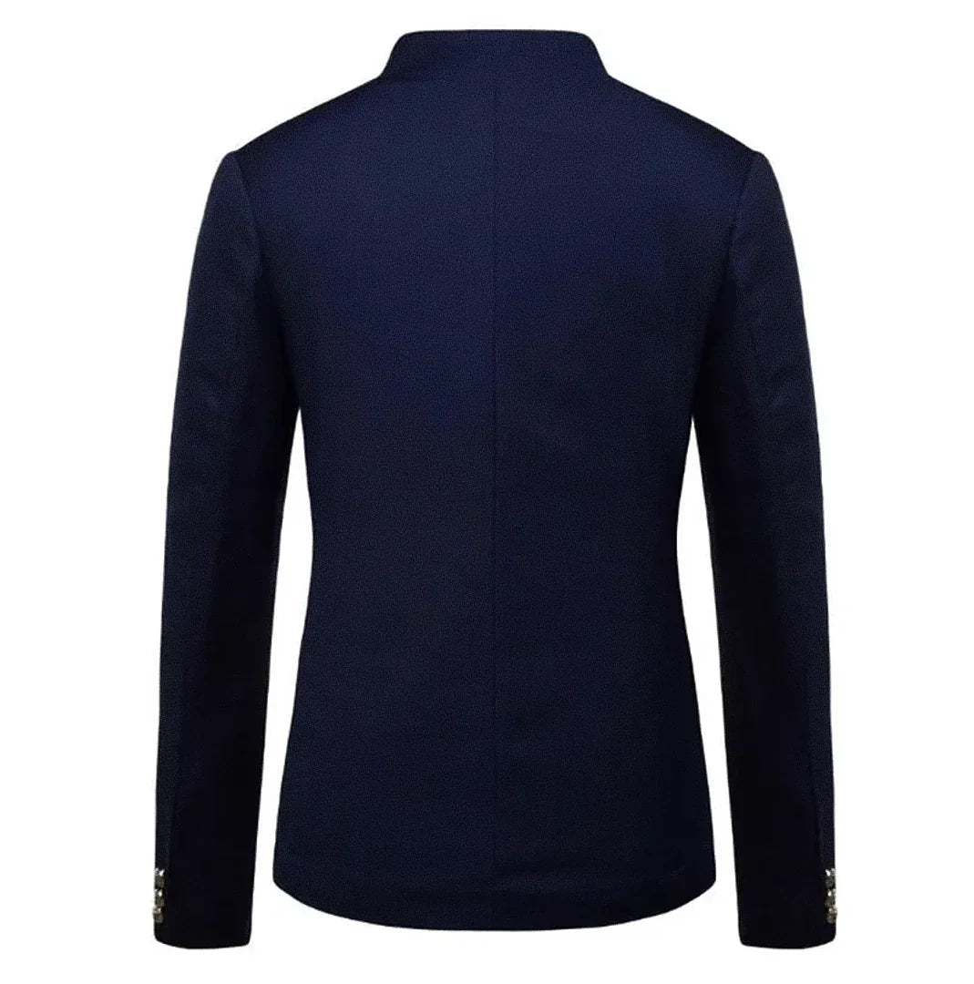 Blazer Masculino Slim Beaumont Romenzi RZ925 em detalhe, modelo slim fit em materiais de alta qualidade que oferece caimento perfeito e estilo sofisticado.