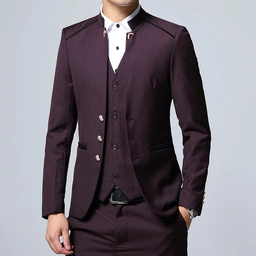 Blazer Masculino Slim Beaumont Romenzi RZ925 em detalhe, modelo slim fit em materiais de alta qualidade que oferece caimento perfeito e estilo sofisticado.
