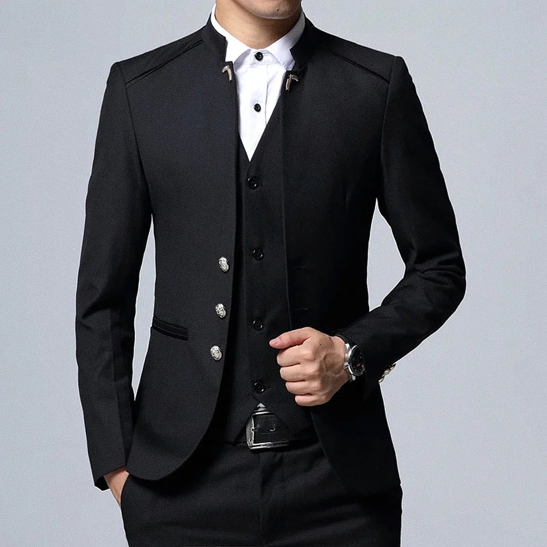Blazer Masculino Slim Beaumont Romenzi RZ925 em detalhe, modelo slim fit em materiais de alta qualidade que oferece caimento perfeito e estilo sofisticado.