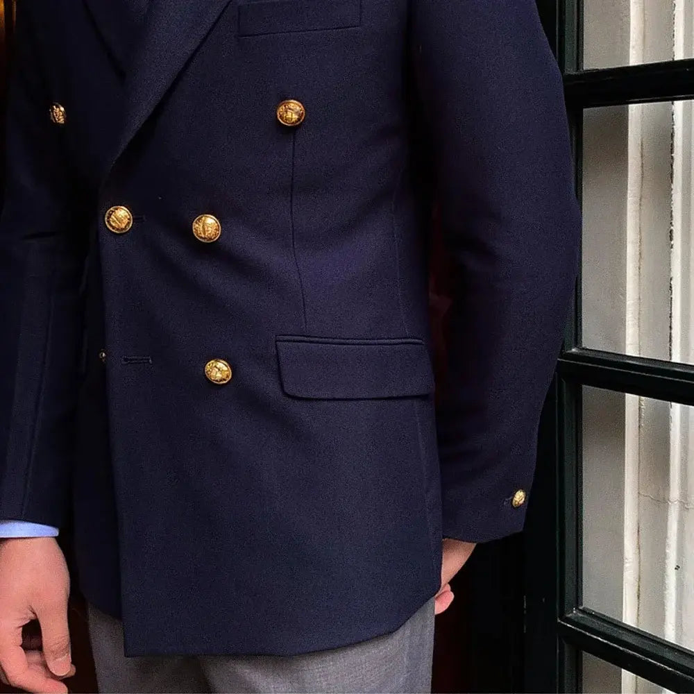 Blazer Masculino Transpassado Romenzi RZ062 com abotoamento duplo, em Ecomicrofibra Easeleaf 01, perfeito para eventos especiais.