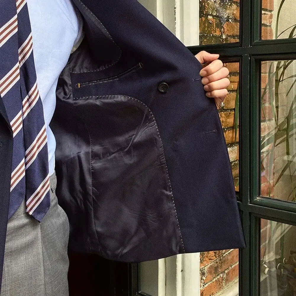 Blazer Masculino Transpassado Romenzi RZ062 com abotoamento duplo, em Ecomicrofibra Easeleaf 01, perfeito para eventos especiais.