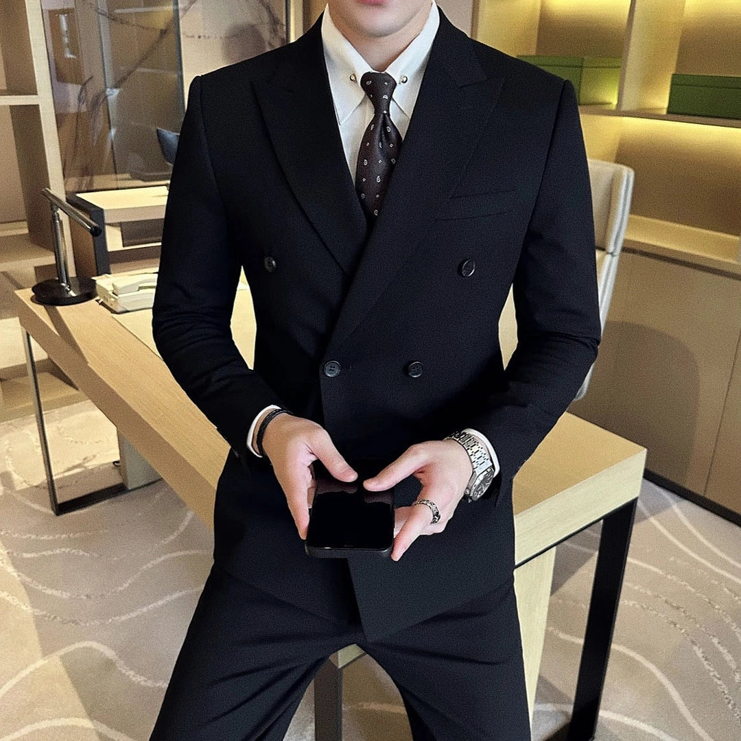 Blazer Masculino Transpassado Romenzi RZ540 em detalhe, peça sofisticada em tecido premium com design elegante para looks sociais e formais.
