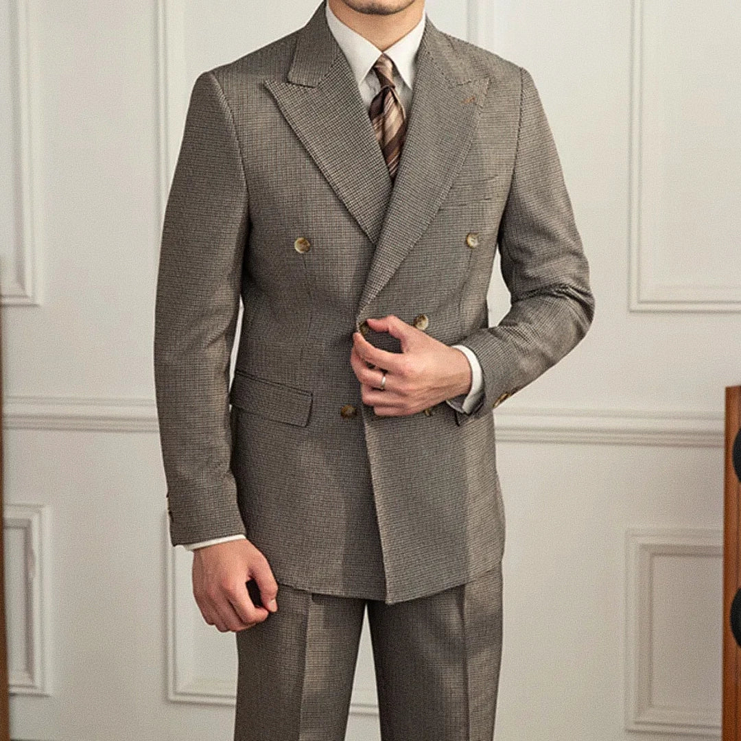 Blazer Masculino Transpassado Romenzi RZ924 em detalhe, peça sofisticada em Ecomicrofibra Easeleaf premium com design elegante para ocasiões formais.