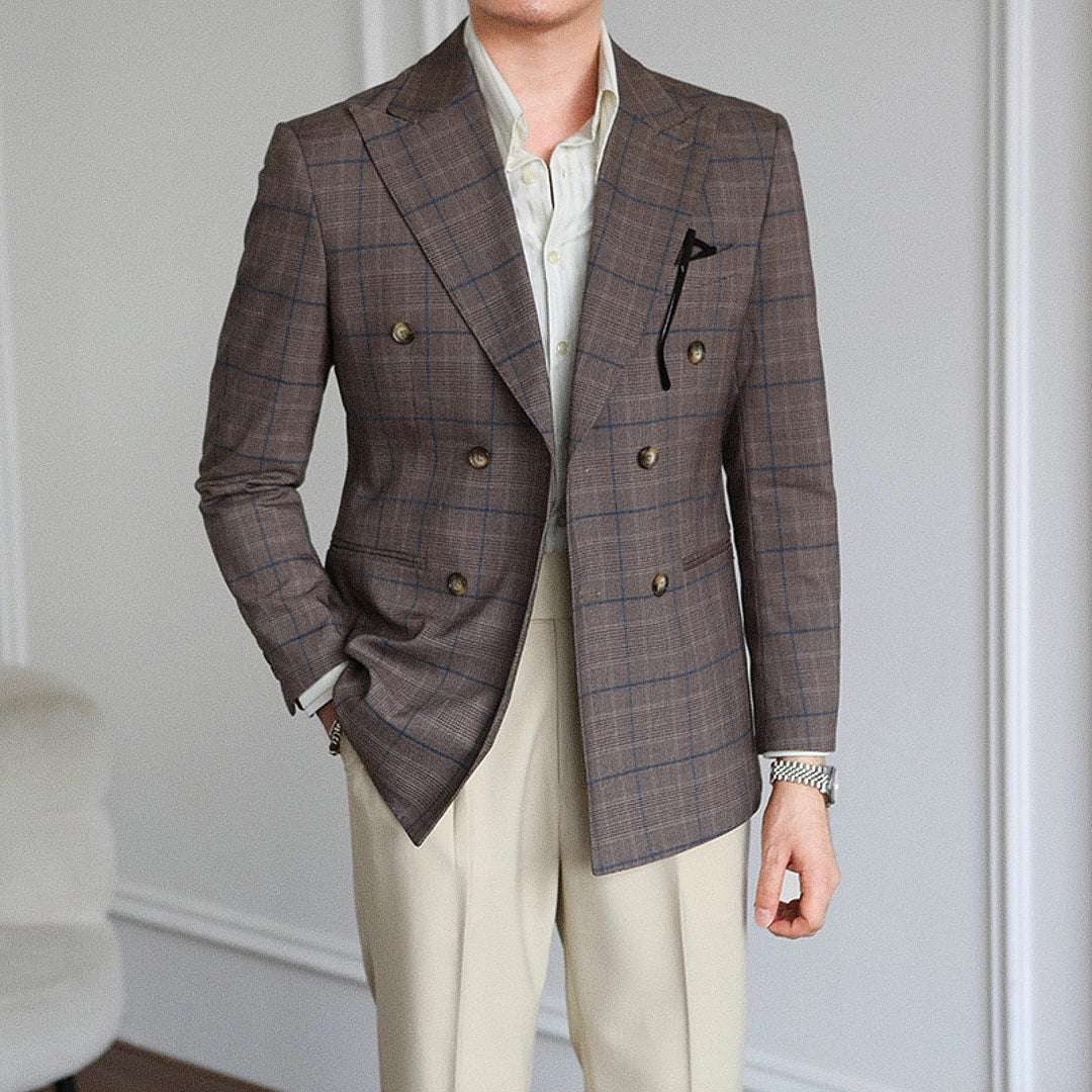Blazer Masculino Transpassado Romenzi RZ937 em detalhe, peça sofisticada em materiais premium com design inovador para looks elegantes e sociais.