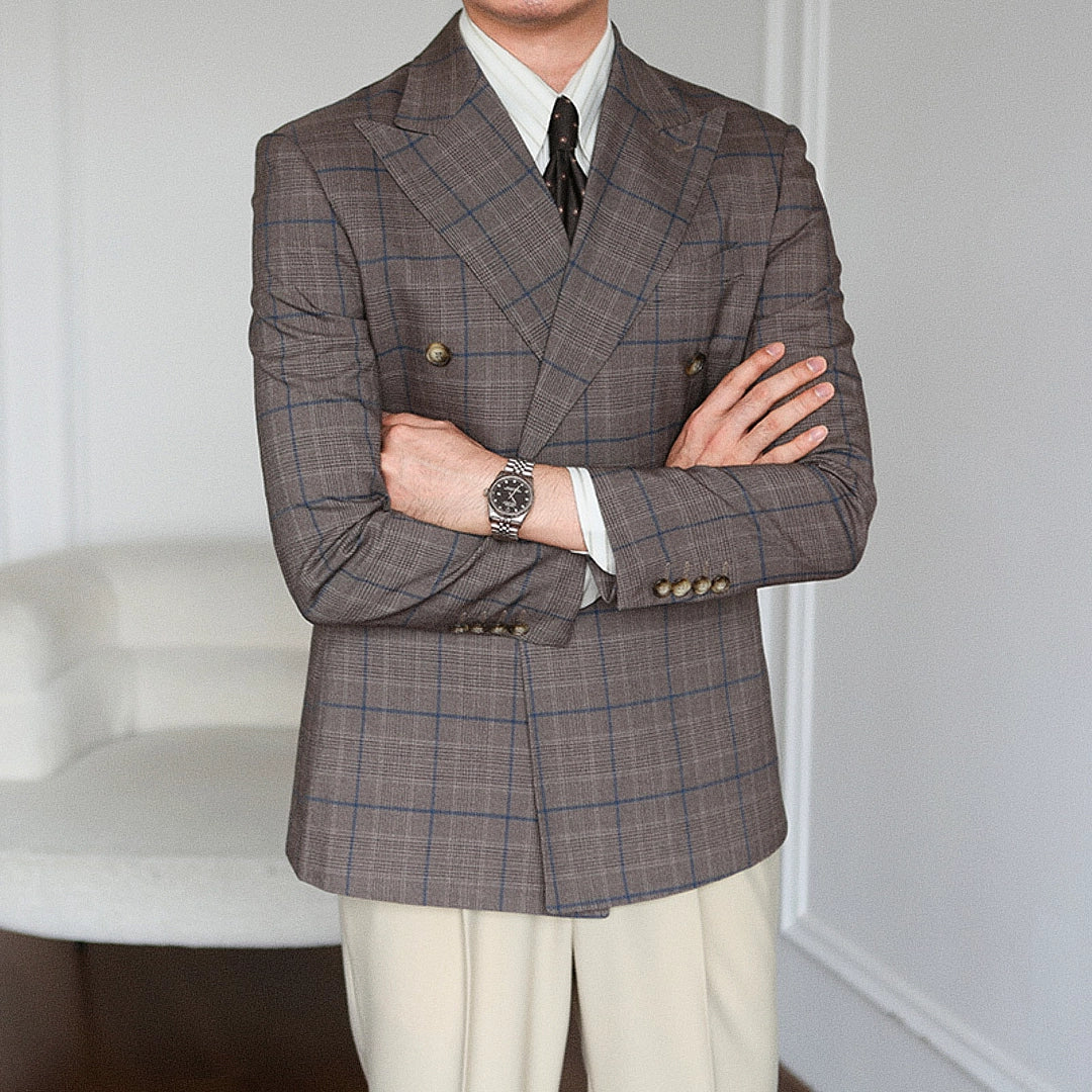 Blazer Masculino Transpassado Romenzi RZ937 em detalhe, peça sofisticada em materiais premium com design inovador para looks elegantes e sociais.
