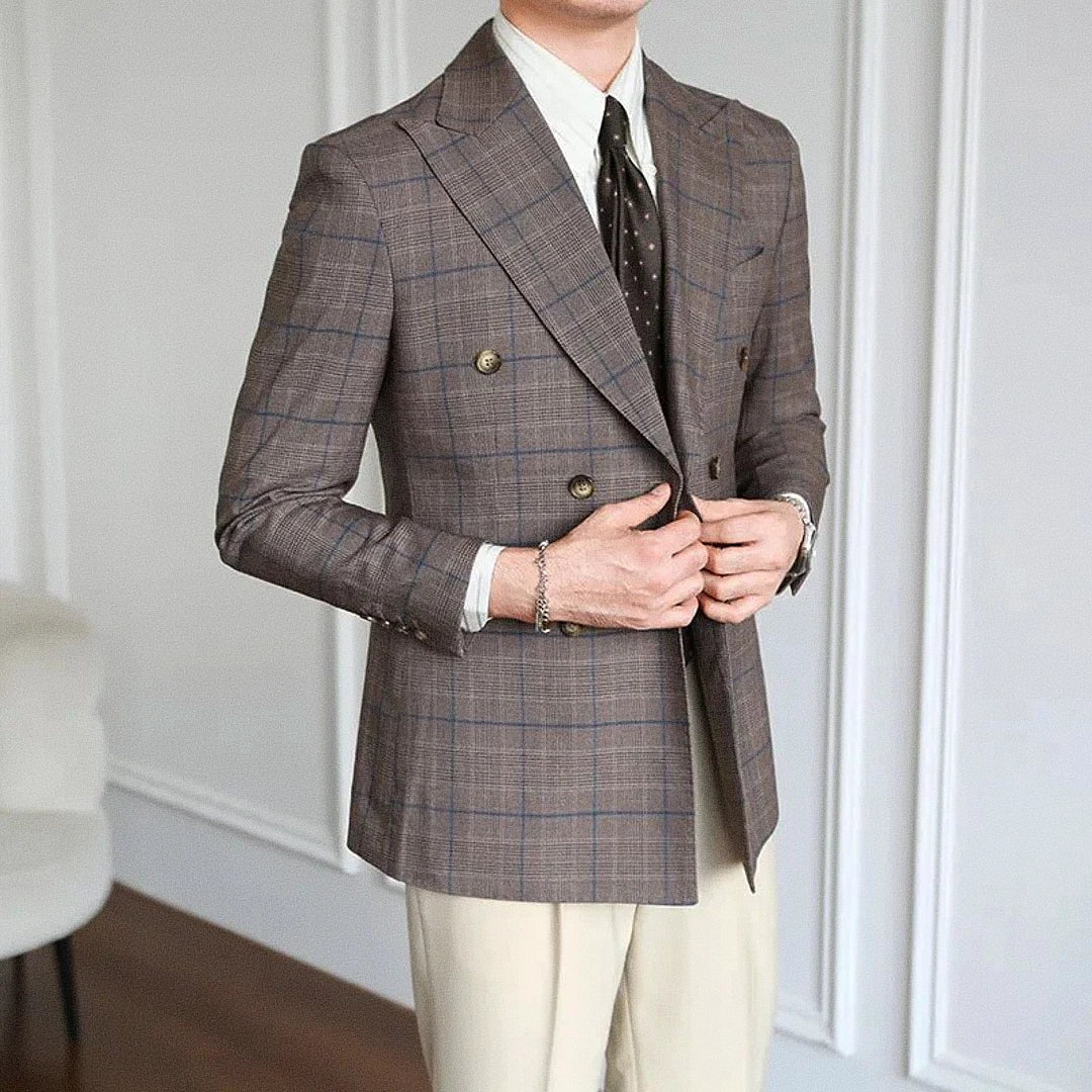 Blazer Masculino Transpassado Romenzi RZ937 em detalhe, peça sofisticada em materiais premium com design inovador para looks elegantes e sociais.