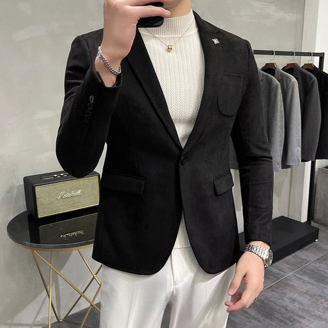 Blazer Masculino Veneza Romenzi RZ928 em detalhe, peça sofisticada em Ecomicrofibra Easeleaf com seda, disponível em cores clássicas para looks elegantes.