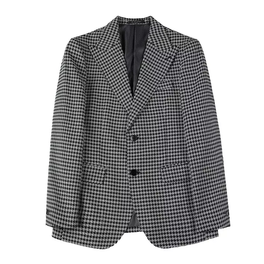 Blazer Masculino Xadrez Romenzi RZ541 em detalhe, blazer elegante em materiais de alta qualidade com padrão xadrez que oferece conforto e caimento impecável.