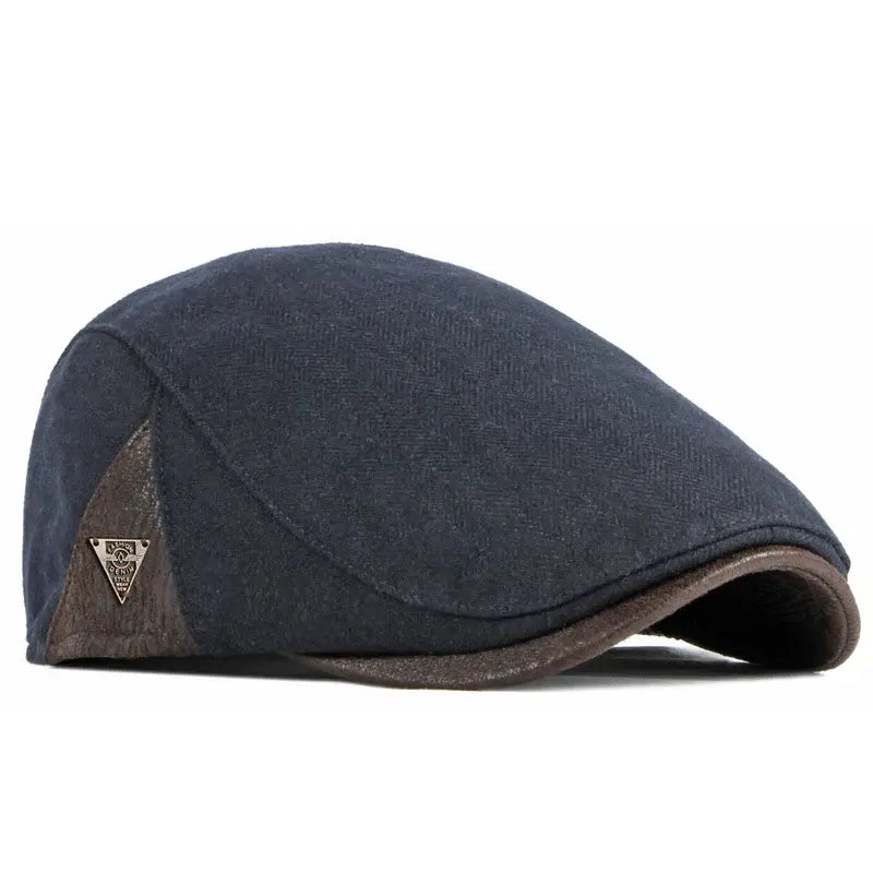 Boina Masculina Cabbie Retrô Romenzi RZ274 com design clássico, confeccionada em algodão e poliéster, tamanho ajustável e cores versáteis.