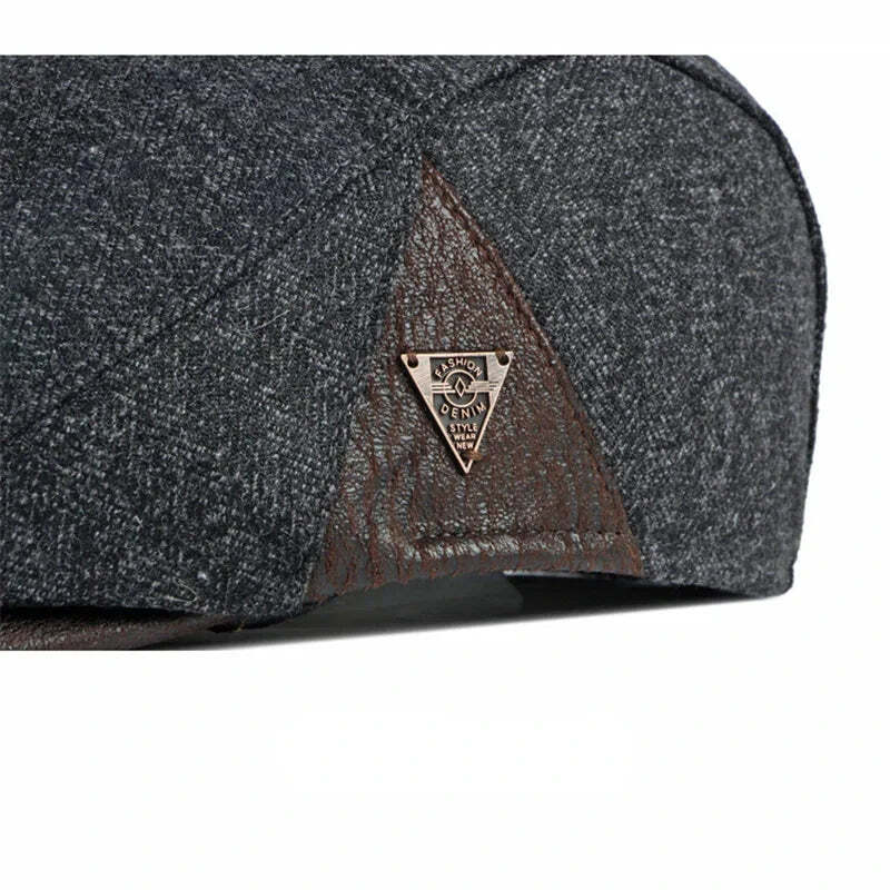 Boina Masculina Cabbie Retrô Romenzi RZ274 com design clássico, confeccionada em algodão e poliéster, tamanho ajustável e cores versáteis.