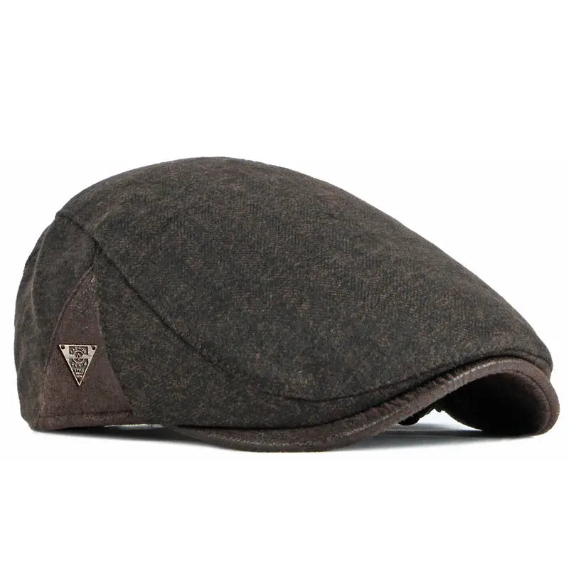 Boina Masculina Cabbie Retrô Romenzi RZ274 com design clássico, confeccionada em algodão e poliéster, tamanho ajustável e cores versáteis.