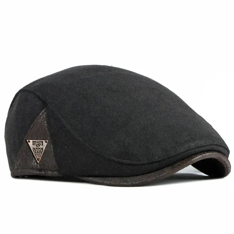 Boina Masculina Cabbie Retrô Romenzi RZ274 com design clássico, confeccionada em algodão e poliéster, tamanho ajustável e cores versáteis.