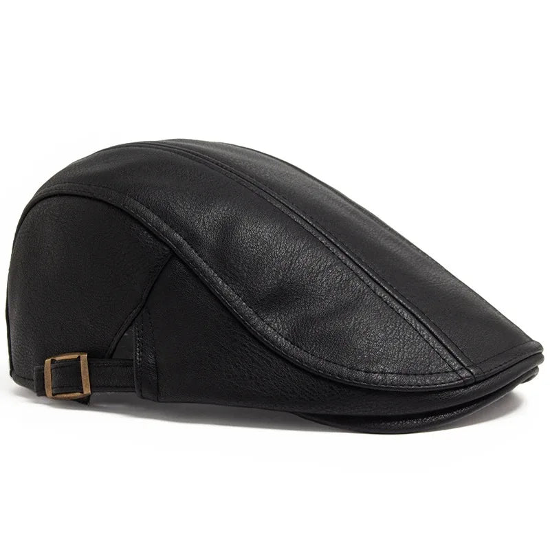 Boina Masculina de Couro British Romenzi RZ271 com design britânico, confeccionada em couro premium, ajuste ergonômico e cores cáqui, marrom, grafite e preta.