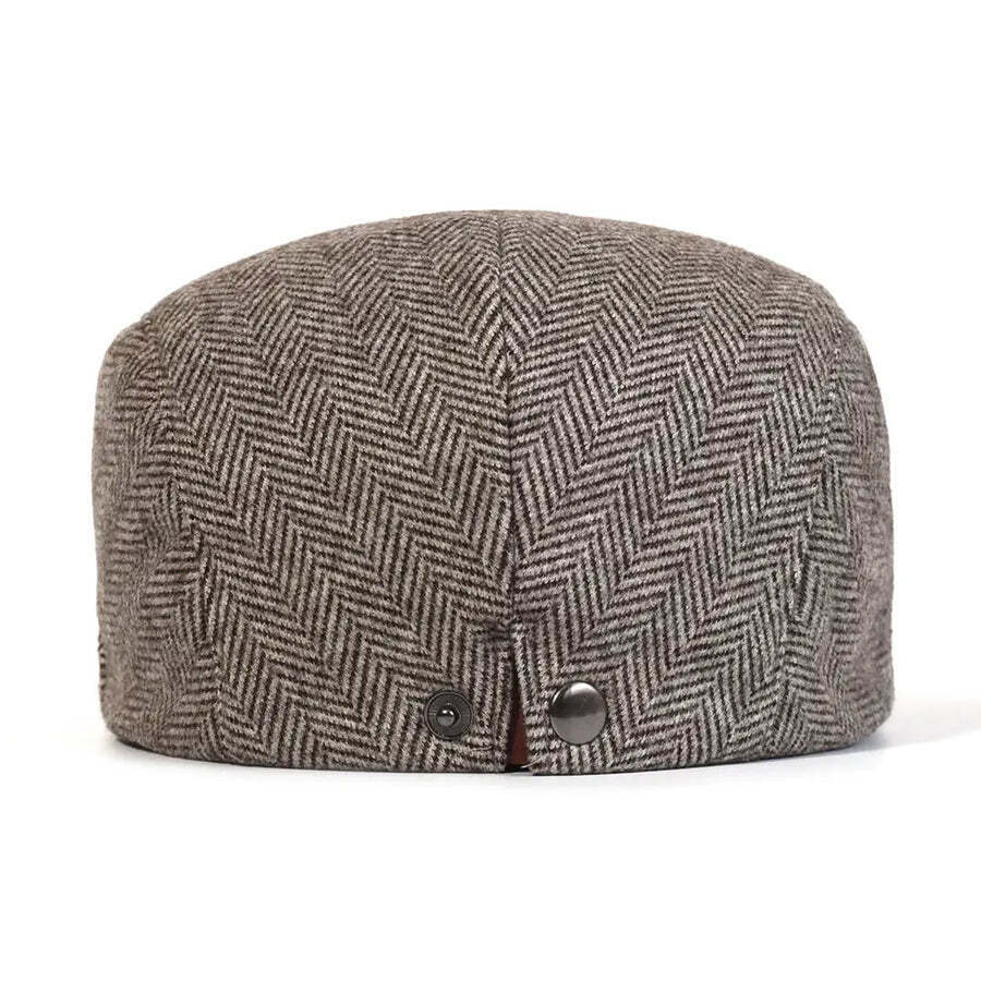 Boina Masculina Scotland Romenzi RZ266 com design clássico, materiais premium e ajuste ergonômico. Ideal para ocasiões casuais e formais com máxima sofisticação