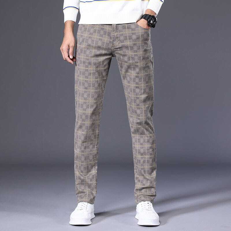 Calça Casual Masculina Xadrez Romenzi RZ010 com ajuste slim fit em cores como caqui, cinza, preta, vermelha e verde