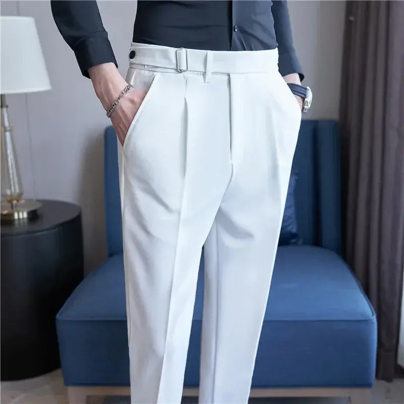 Calça de Alfaiataria Masculina Romenzi RZ254 com corte clássico, tecido premium e acabamentos sofisticados. Perfeita para estilo e conforto duradouro.