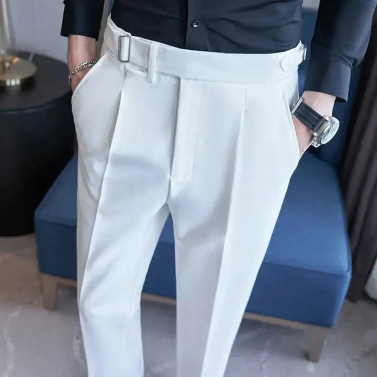 Calça de Alfaiataria Masculina Romenzi RZ254 com corte clássico, tecido premium e acabamentos sofisticados. Perfeita para estilo e conforto duradouro.
