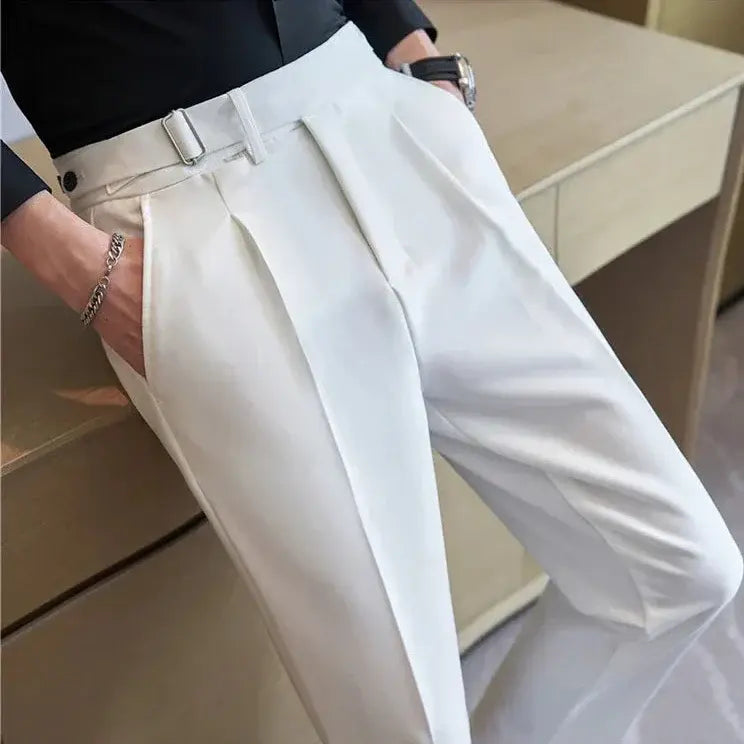 Calça de Alfaiataria Masculina Romenzi RZ254 com corte clássico, tecido premium e acabamentos sofisticados. Perfeita para estilo e conforto duradouro.