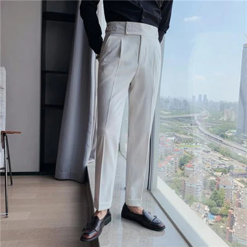 Calça de Alfaiataria Masculina Romenzi RZ256 com design clássico e tecido premium. Conforto e estilo refinado para eventos e ambientes profissionais.
