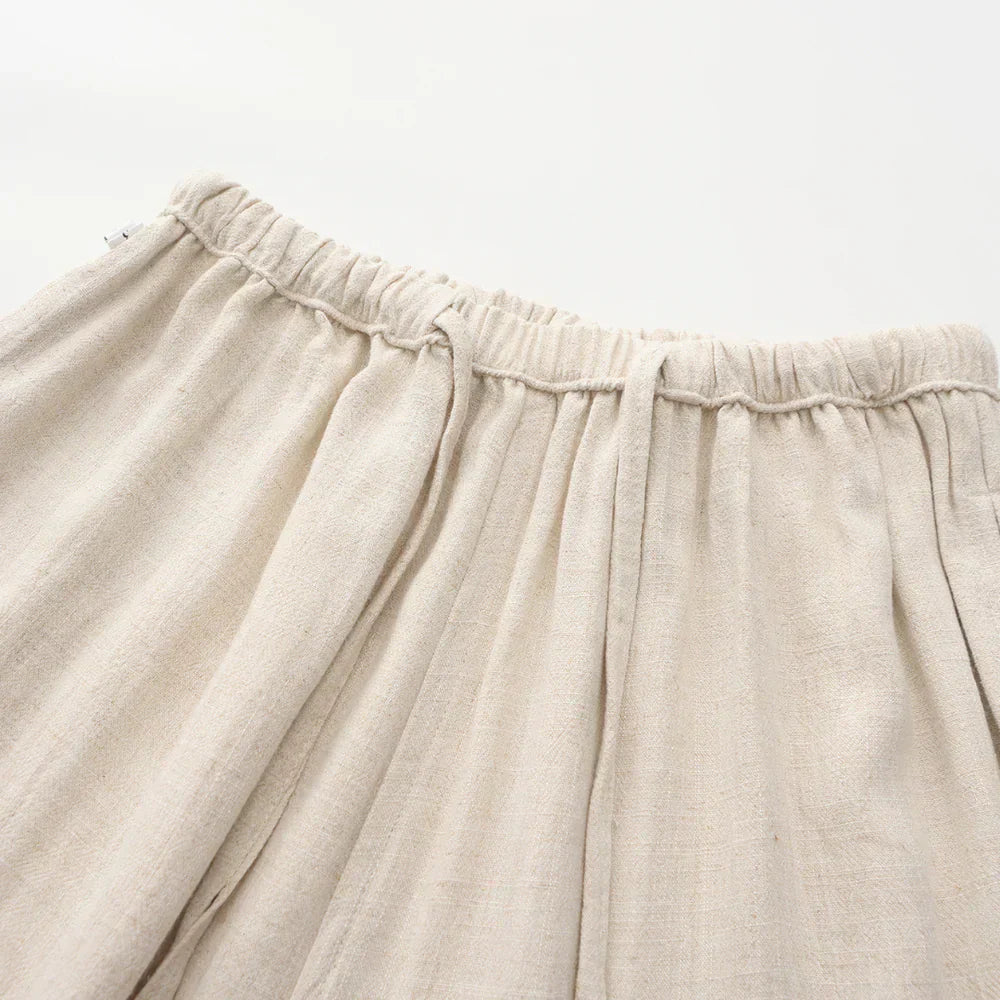 Calça de Linho Masculina Romenzi RZ564 em detalhe, calça sofisticada em linho premium que oferece leveza, conforto e caimento impecável para o homem moderno.