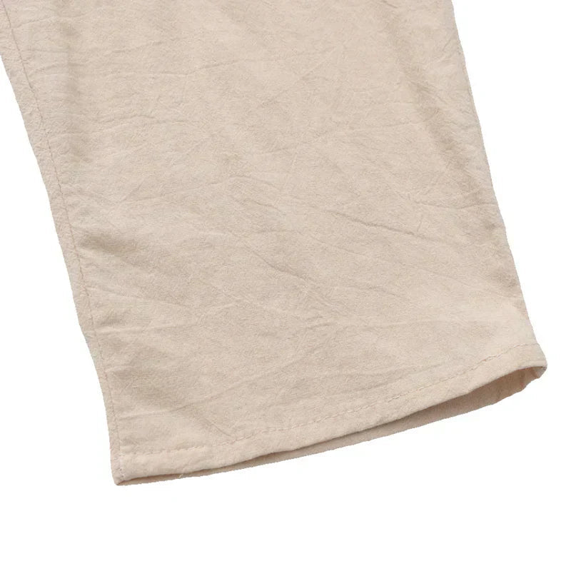 Calça de Linho Masculina Romenzi RZ565 em detalhe, peça sofisticada em linho leve premium, ideal para looks casuais ou elegantes em eventos diurnos.