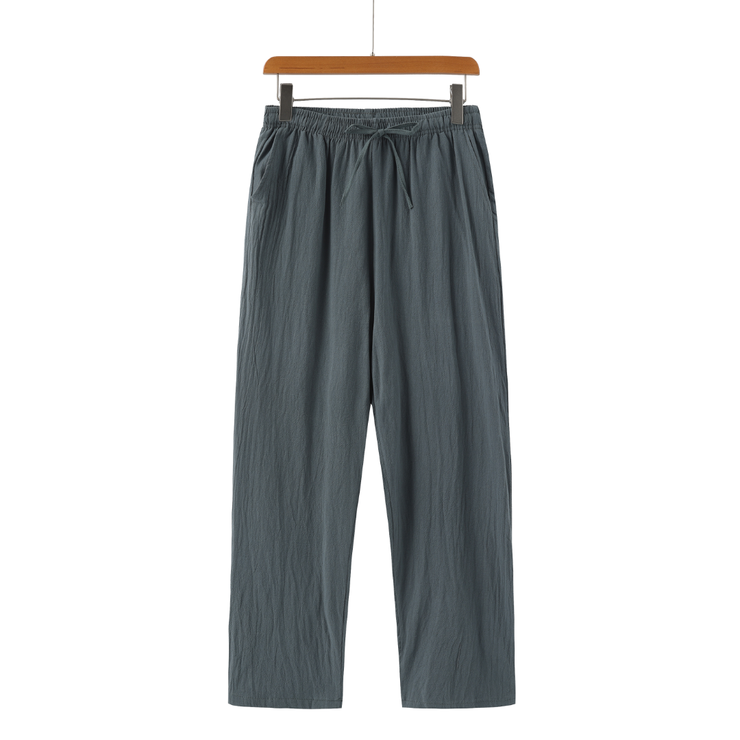 Calça de Linho Masculina Romenzi RZ565 em detalhe, peça sofisticada em linho leve premium, ideal para looks casuais ou elegantes em eventos diurnos.