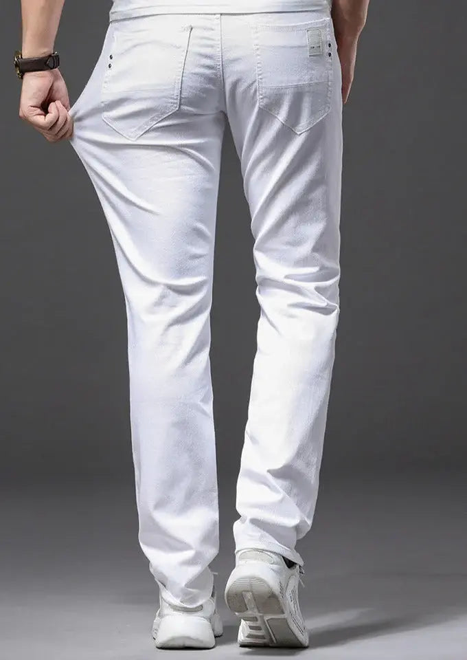 Calça Jeans Masculina Romenzi Classy RZ261 com design sofisticado e materiais premium. Conforto e estilo refinado para ocasiões especiais.