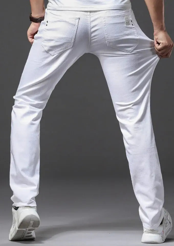 Calça Jeans Masculina Romenzi Classy RZ261 com design sofisticado e materiais premium. Conforto e estilo refinado para ocasiões especiais.