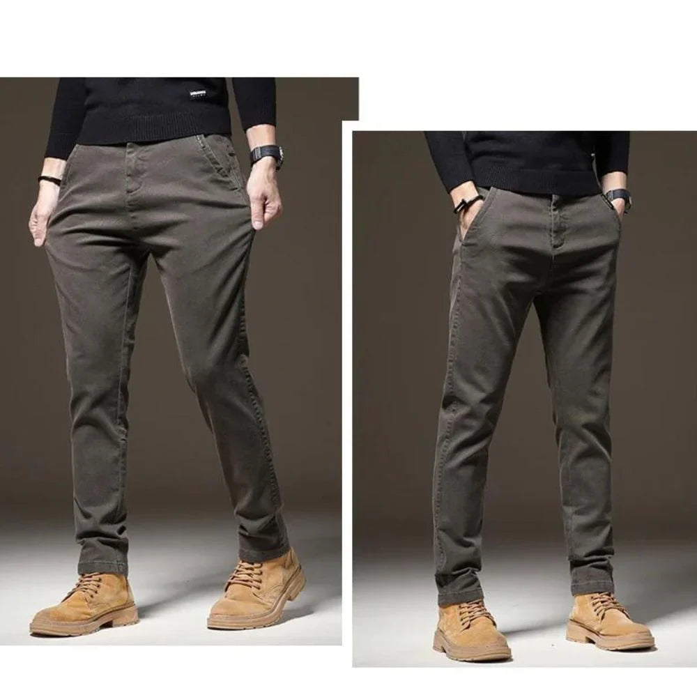 Calça Jeans Masculina Romenzi RZ002 feita com denim premium, ajuste confortável e design versátil para diferentes ocasiões