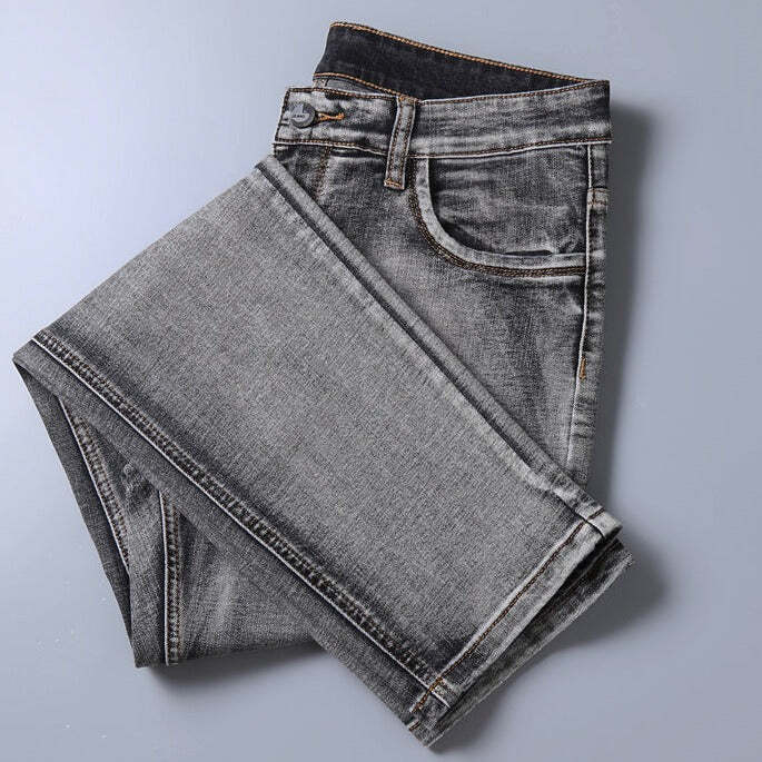 Calça Jeans Masculina Romenzi Spectre RZ260 com costuras reforçadas, tecido respirável e design refinado. Sofisticação e qualidade premium.