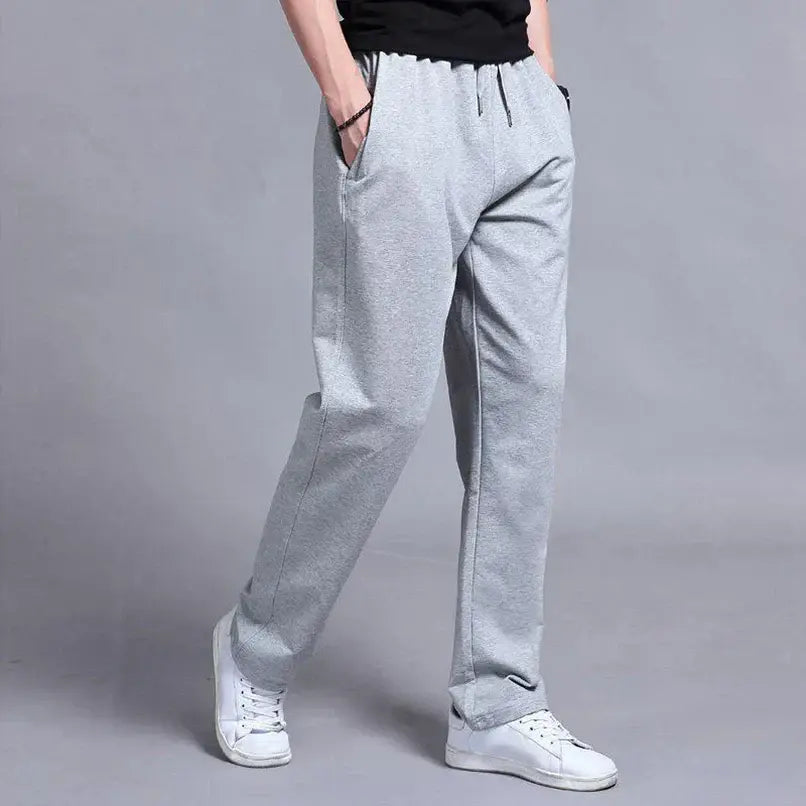 Calça de Moletom Masculina Romenzi RZ003 com design elegante e conforto superior, perfeita para visuais casuais e sofisticados.
