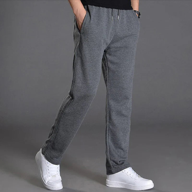Calça de Moletom Masculina Romenzi RZ003 com design elegante e conforto superior, perfeita para visuais casuais e sofisticados.
