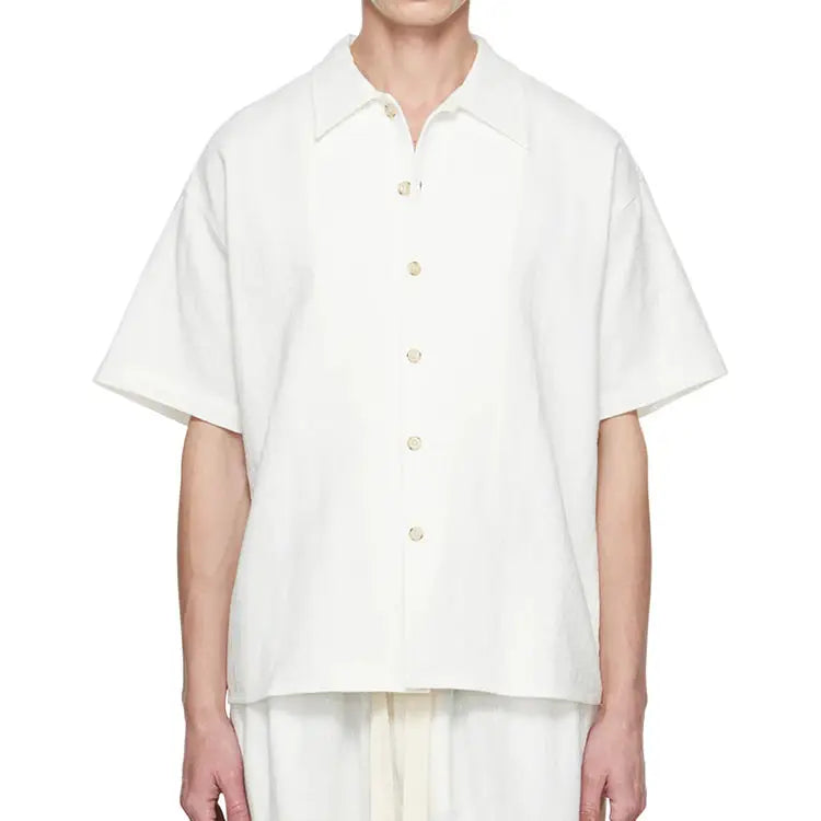 Camisa de Linho Masculina Oversized Romenzi RZ799 em detalhe, peça leve em linho premium com corte amplo que garante conforto, estilo e praticidade.