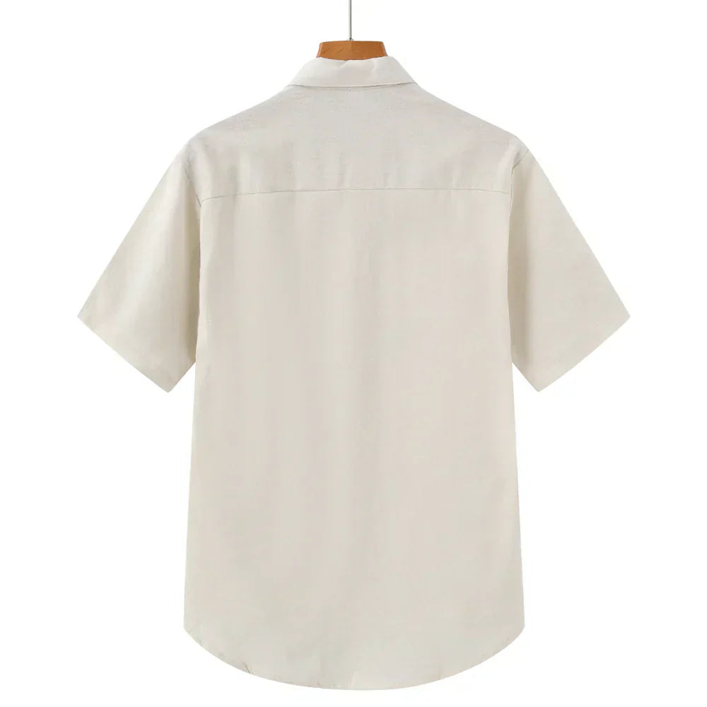 A Camisa de Linho Masculina Romenzi Medelín RZ794 oferece frescor, elegância e versatilidade em linho premium, ideal para ocasiões casuais e eventos formais.