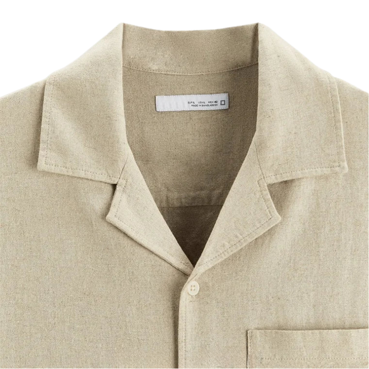 Camisa de Linho Masculina Romenzi Relaxed Fit RZ802 em detalhe, peça em linho ecológico e viscose com modelagem ampla que garante conforto e estilo casual.