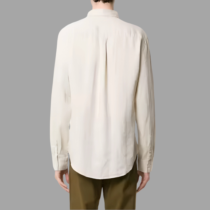 Camisa de Linho Masculina Romenzi RZ797 em detalhe, peça em linho premium que oferece respirabilidade, conforto térmico, durabilidade e estilo sofisticado.