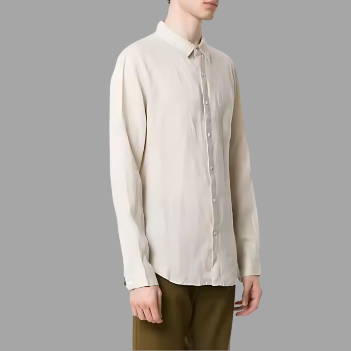 Camisa de Linho Masculina Romenzi RZ797 em detalhe, peça em linho premium que oferece respirabilidade, conforto térmico, durabilidade e estilo sofisticado.