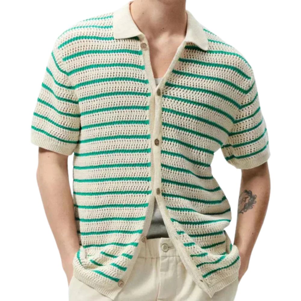 Camisa Manga Curta em Malha Romenzi RZ601 em detalhe, peça leve em malha premium, moderna e sofisticada, ideal para looks casuais e elegantes.