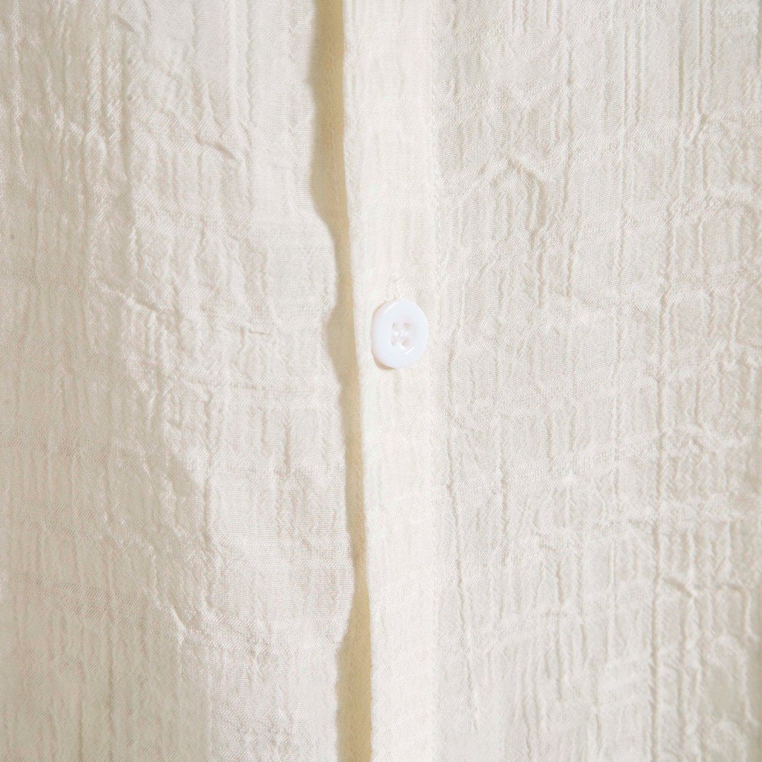 Camisa Manga Curta Romenzi Playa Off White RZ591 em tecido leve, com design sofisticado e caimento impecável para ocasiões casuais e dias ensolarados.