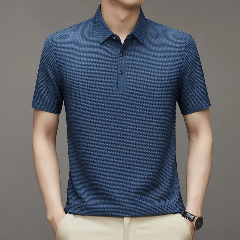 Camisa Polo Masculina Premium Romenzi RZ015 com design clássico, tecido respirável e toque suave, ideal para looks casuais e elegantes.