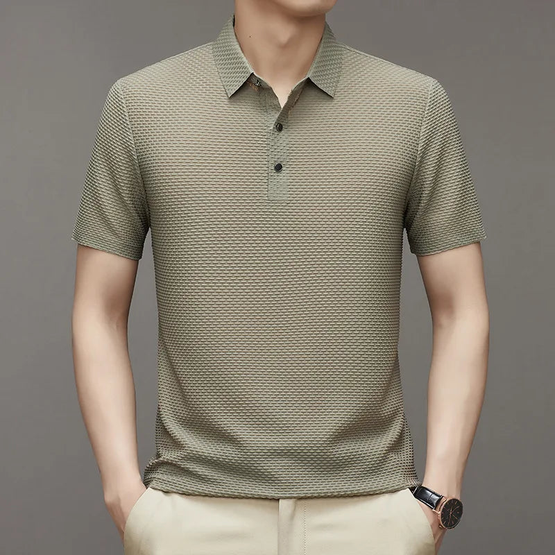 Camisa Polo Masculina Premium Romenzi RZ015 com design clássico, tecido respirável e toque suave, ideal para looks casuais e elegantes.