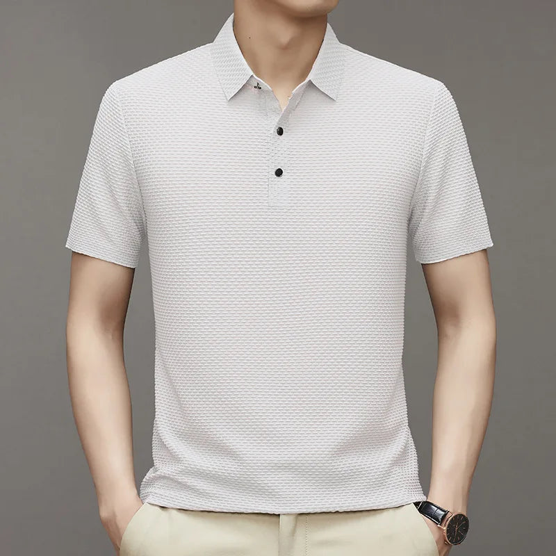 Camisa Polo Masculina Premium Romenzi RZ015 com design clássico, tecido respirável e toque suave, ideal para looks casuais e elegantes.