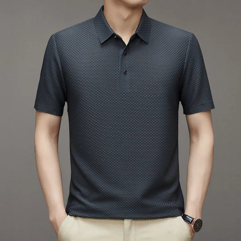 Camisa Polo Masculina Premium Romenzi RZ015 com design clássico, tecido respirável e toque suave, ideal para looks casuais e elegantes.
