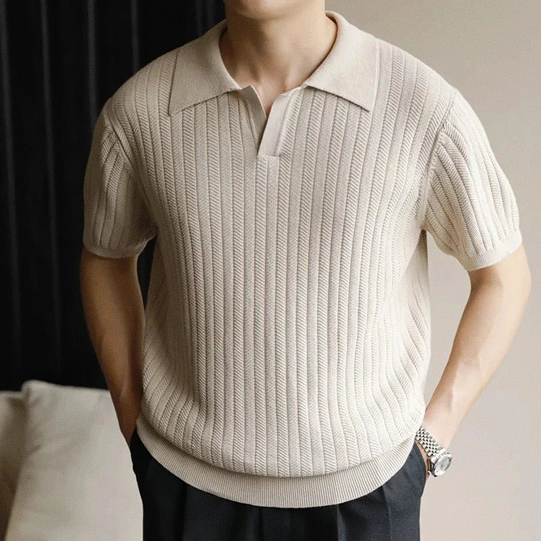 Camisa Polo Masculina Romenzi Ávila RZ607 em detalhe, polo sofisticada em materiais de alta qualidade que oferece conforto, caimento impecável e estilo elegante.