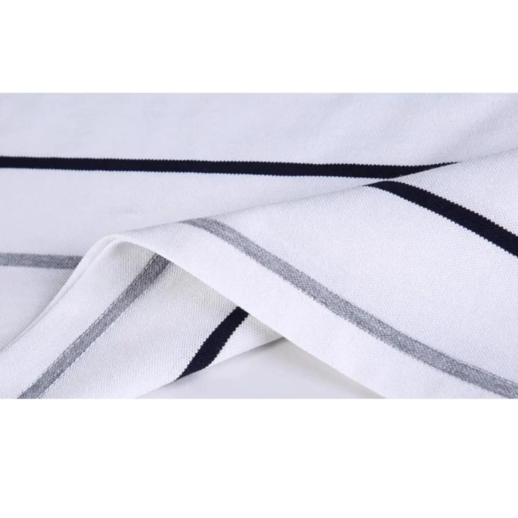 Camisa Polo Masculina Romenzi Brandon RZ611 em detalhe, polo sofisticada em algodão e poliéster que oferece conforto, respirabilidade e caimento impecável.